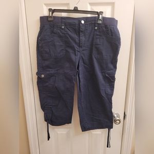 Gloria Vanderbilt cargo capris